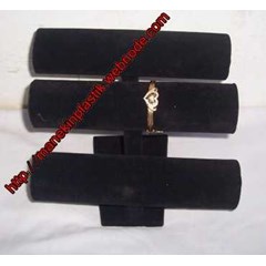 display gelang susun 3