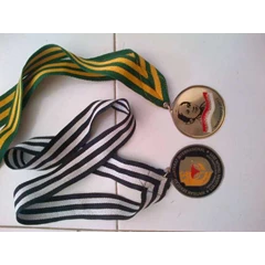 kalung medali