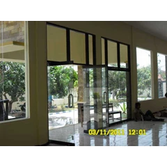 pintu kaca tempered