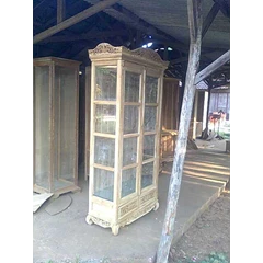 almari pajangan kaca