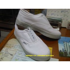 sepatu laboratorium