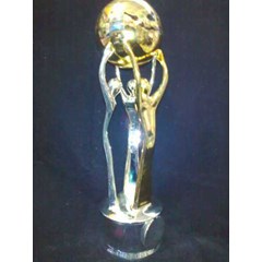 piala logam terbaik