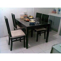 meja makan minimalis