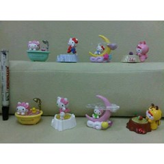 pajangan hello kitty mandi( action figure)