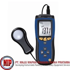 pce 172 light / lux meter