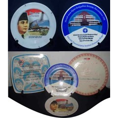 piring souvenir