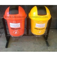tempat sampah fiber | jual tempat sampah fiber pilah | tempat sampah fiber tutup swing | tong sampah fiber bulat | tempat sampah fiberglass | tempat sampah double | tong sampah fiber double | tempat sampah fiber pakai tiang