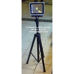 tiang tripod + kap lampu led 50w