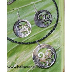 necklace with earring set art jewelry / perhiasan kerang ukir dengan anting 1 set