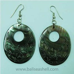 shell earring art carving pearl jewel / anting ukir oval dari kerang tahiti