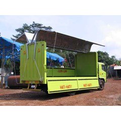 fg 235 jp, truck medium duty 4x2  dgn ruang kargo 8 meter