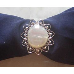 mop shell napkin ring with silver / cincin serbet kerang mutiara putih yang dipadukan dengan perak