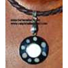 pendants made from seashell / liontin kalung stainless dari kerang