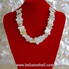 necklace bead carving art / kalung kerang mutiara putih ukir kupu - kupu
