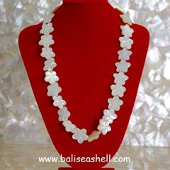 flower bead mop necklace / kalung kerang mutiara putih ukir bunga