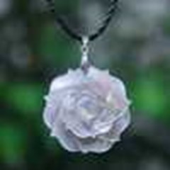 shell carving jewelry art indonesia / liontin kalung bentuk bunga