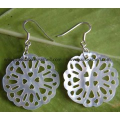 silver earring from bali shell / anting perak kerang mutiara ukir dari bali