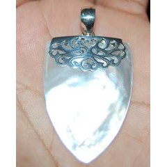 mother of pearl pendants silver / liontin perak dengan kerang mutiara