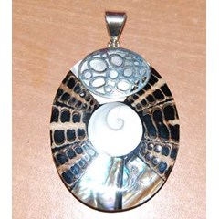 shell pendant indonesia / liontin perak kerang ragam resin