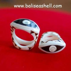 shell ring art crafts gifts jewelry / perhiasan cincin kerang warna hitam