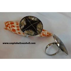seashell ring with stainless art / cincin kerang resin hitam dengan stainless