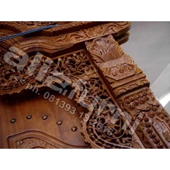 detail ukiran tiang atau soko gebyok