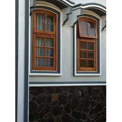 jendela kayu klasik / minimalis