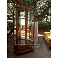 almari kristal. mpb 1257