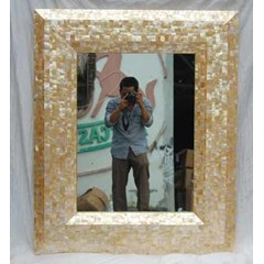 frame mirror from mother of pearl color gold / bingkai kaca atau cermin dari kerang mutiara emas
