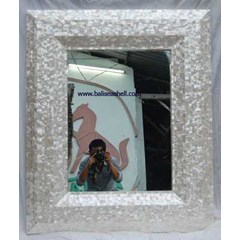 frame mirror mother of pearl color silver / bingkai kaca atau cermin dari kerang mutiara putih