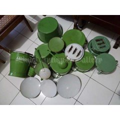 satu set alat memasak bahan enamel hijau holland ( rare)