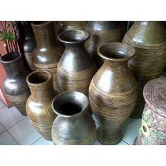 vas bunga tanah liat