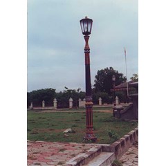 lamputaman antik dan kerajianan antik logam