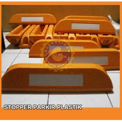 stopper parkir plastik ( plastic parking block/ wheel stop)