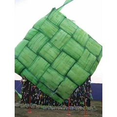 ketupat hias atau ketupat raksasa untuk display