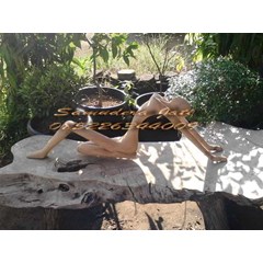 patung abstrak yoga