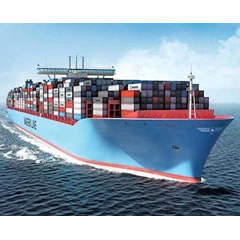 aktivitas loading muatan di pelabuhan