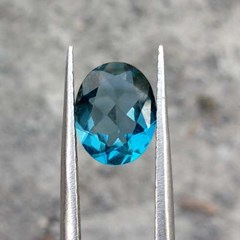 batu permata blue topaz