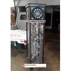 almari jam hias antik