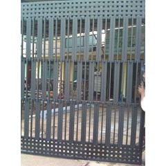 front gate set and minimalistic iron partition