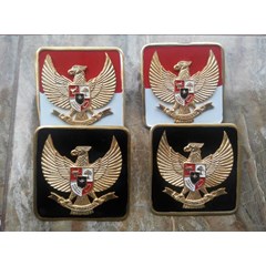 logam plat mobil pemuda pancasila