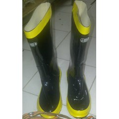 fire rubber boots made in china
