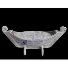 meja antik perahu