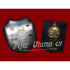 plakat polisi militer