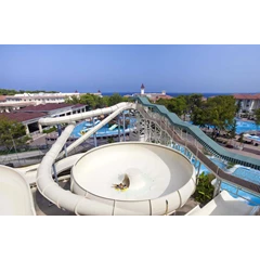 seluncuran water park space boat