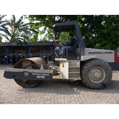 for rental / sewa vibrating roller compactor 7 ton / 14 ton jawa timur