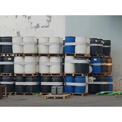 drum plastik dan tong plastik 200 liter bekas