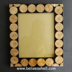 frame photo made from capis shell / bingkai foto dari kerang capis 