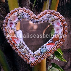 frame mirror from shell / bingkai kaca atau cermin dari kerang