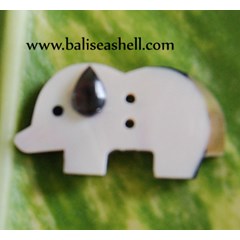button from seashell motive elephant art / kancing baju dari kerang laut motif ukiran gajah